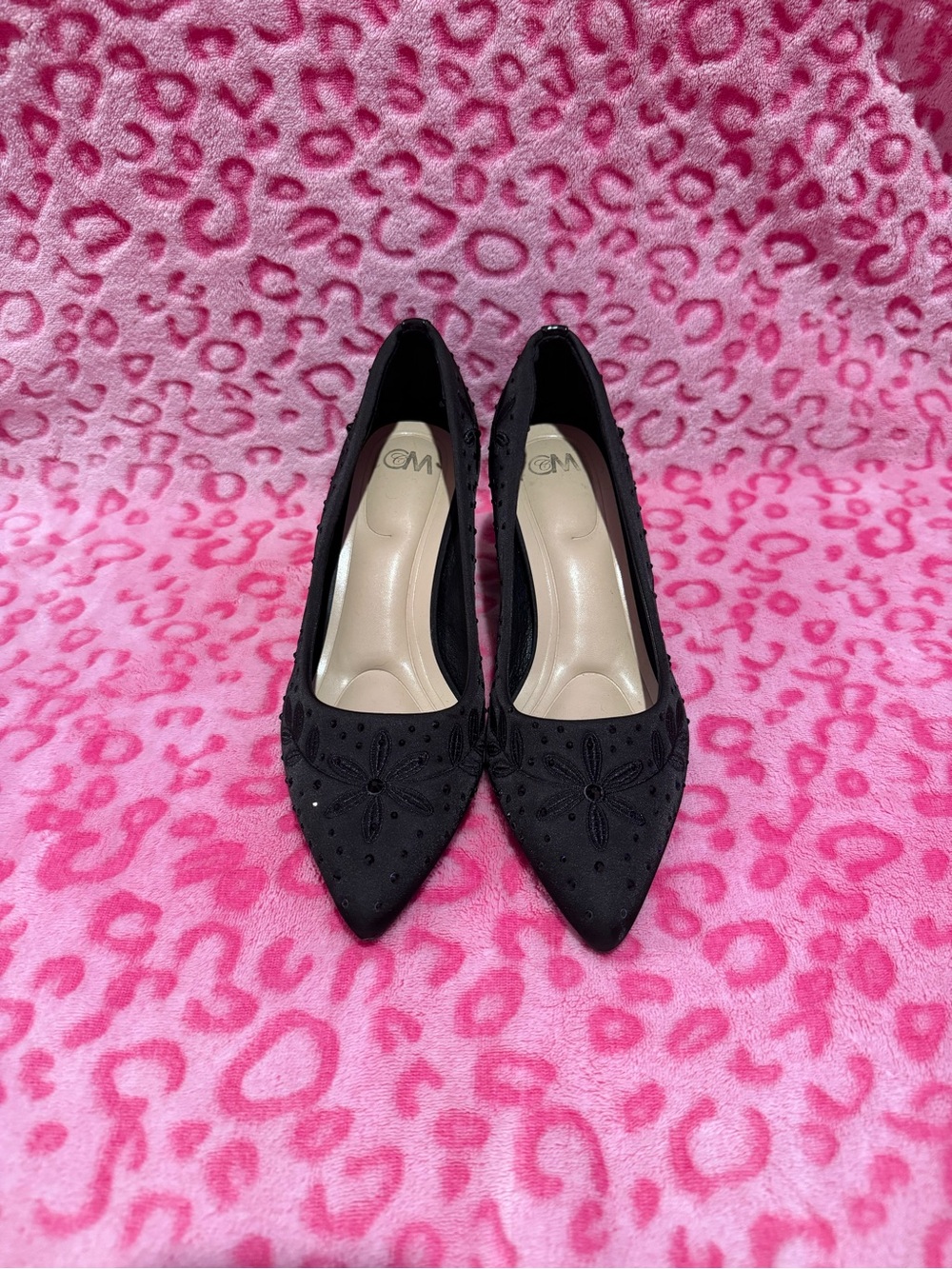 Women's Black Pointed Toe Embellished Pumps